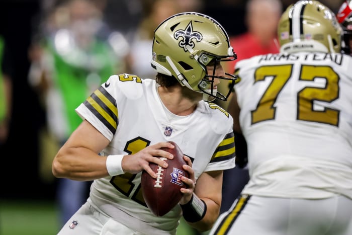 New Orleans Saints quarterback Trevor Siemian (15)